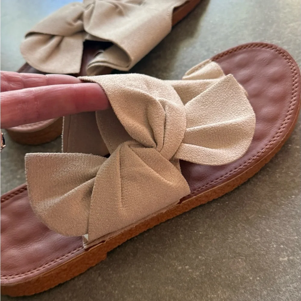 Women's Tan Sandals - Picture 4 of 5